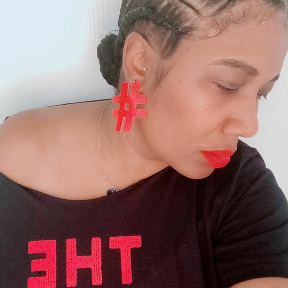 Hashtag earrings - Picture 10 of 12